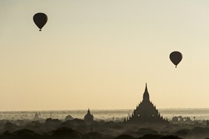 Východ slunce v Baganu